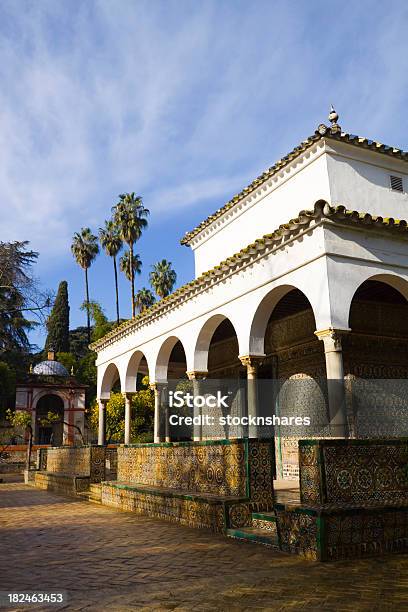 Jardins De Alcazar De Sevilha - Fotografias de stock e mais imagens de Andaluzia - Andaluzia, Ao Ar Livre, Arquitetura