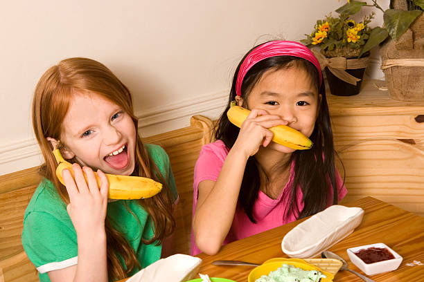 istock Banana phones 182463766