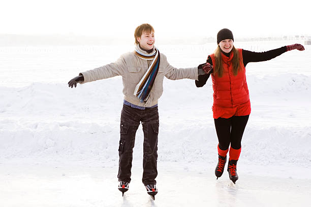 istock Young couple skates 182465205