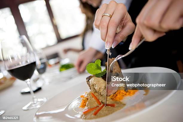 Foto de Comer e mais fotos de stock de Adulto - Adulto, Alimentação Saudável, Almoço