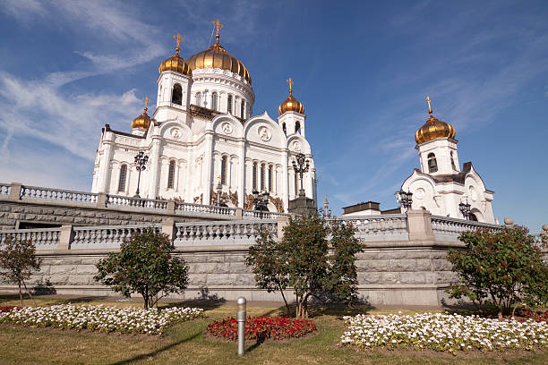 catedral de cristo el salvador en moscú - cathedral russian orthodox clear sky tourism fotografías e imágenes de stock