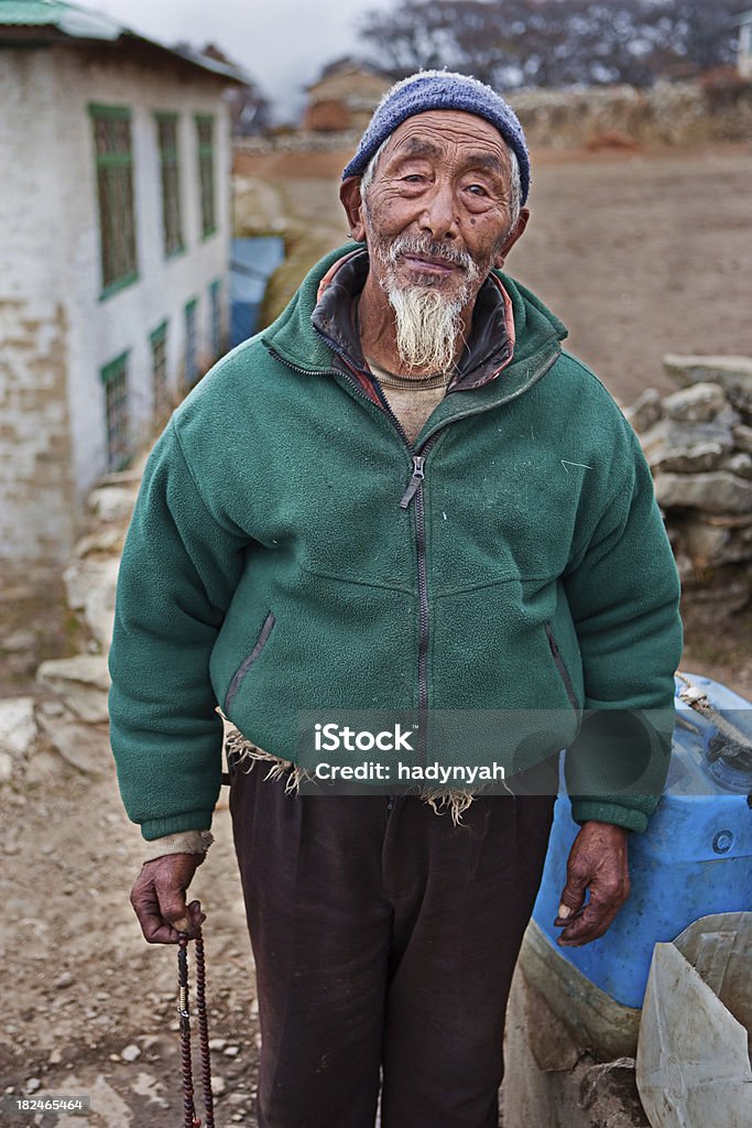 Portret Nepalski sherpa - Zbiór zdjęć royalty-free (70-79 lat)