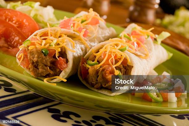 Burrito Foto de stock y más banco de imágenes de Alimento - Alimento, Bistec, Burrito - Alimento