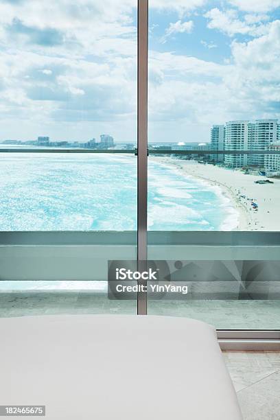 Foto de Férias Hotel De Quarto De Resort Em Cancun México e mais fotos de stock de Cancún - Cancún, Cama, Comércio - Consumismo