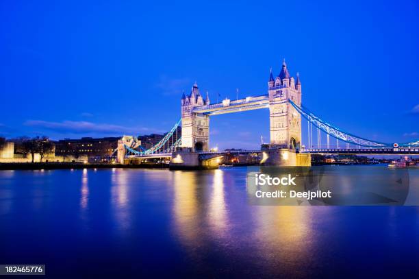 タワーブリッジとロンドンの英国の街並み - つり橋のストックフォトや画像を多数ご用意 - つり橋, イギリス, イルミネーション