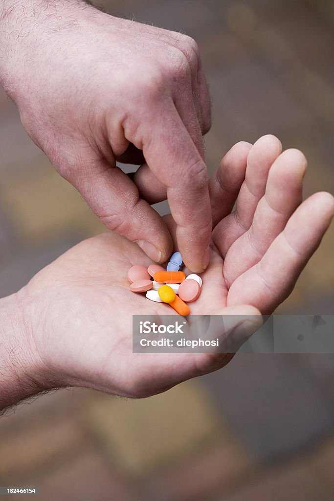 Poignée de pilules - Photo de Acide acétylsalicylique libre de droits