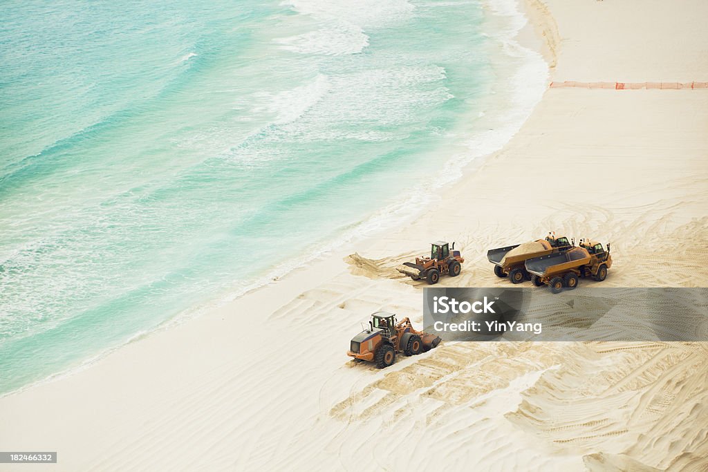 Praia erosão, a reconstrução paraíso - Foto de stock de Areia royalty-free
