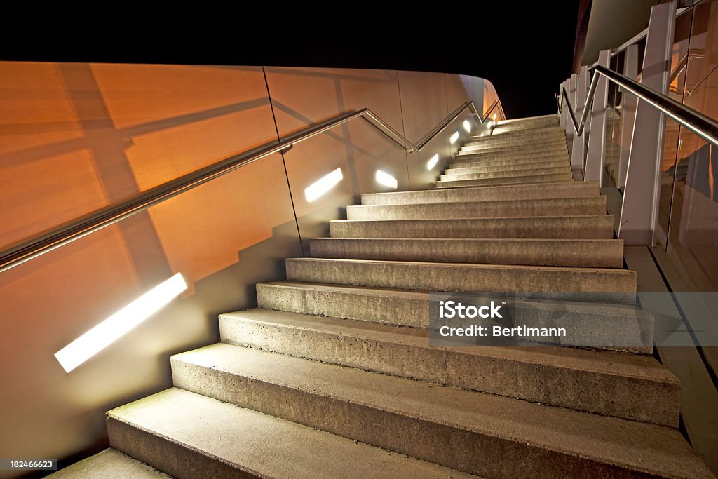 夜の階段 - 内階段のロイヤリティフリーストックフォト