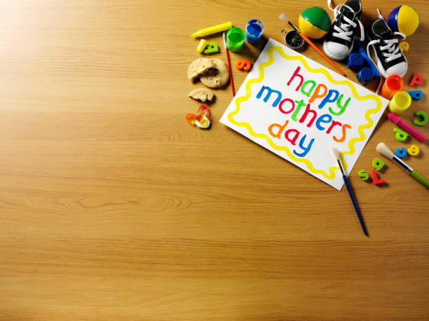 niños pintando para el día de la madre - mothers day text orange felt tip pen fotografías e imágenes de stock