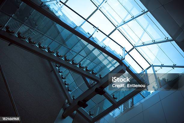 현대적이다 유리컵 계단 거울에 대한 스톡 사진 및 기타 이미지 - 거울, 건물 정면, 건설 산업