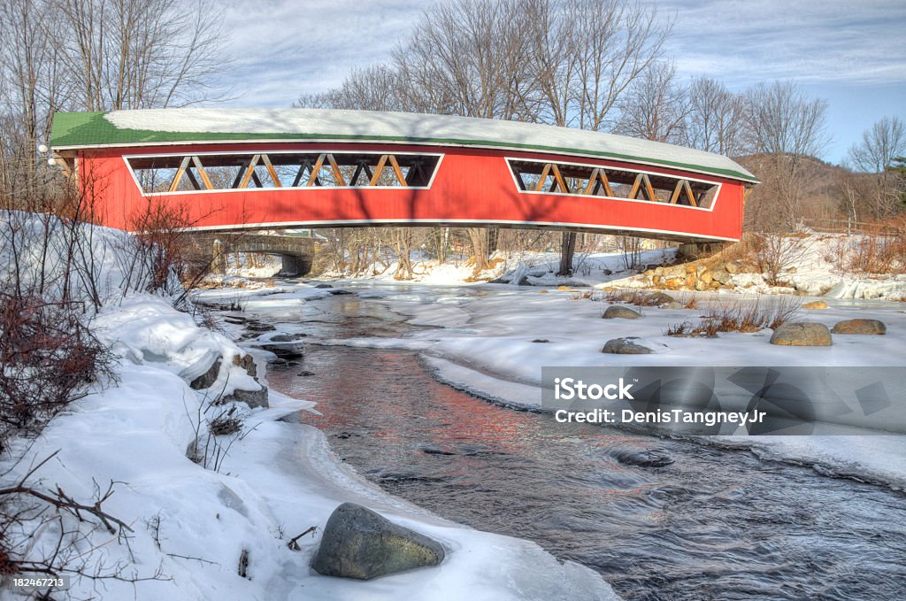 Red Pont couvert dans les White Mountains - Photo de Destination de voyage libre de droits