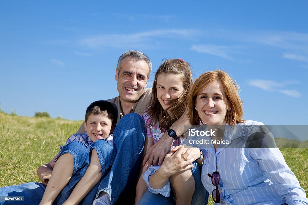 Familia en la primavera - Foto de stock de Actividad de fin de semana libre de derechos