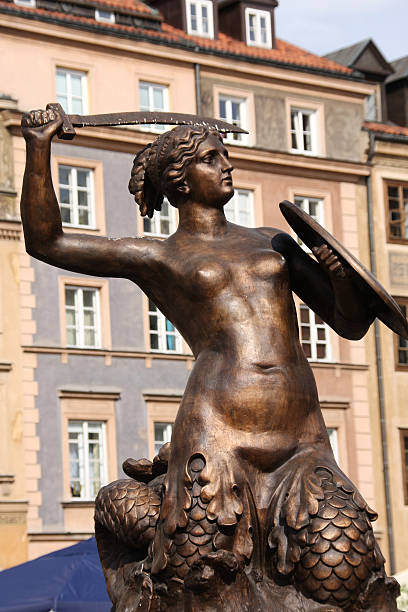 istock Syrenka statue in Warsaw 182467575