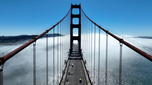 golden gate bridge at san francisco in california united states. - bridge golden gate bridge cloud san francisco bay imagens e fotografias de stock