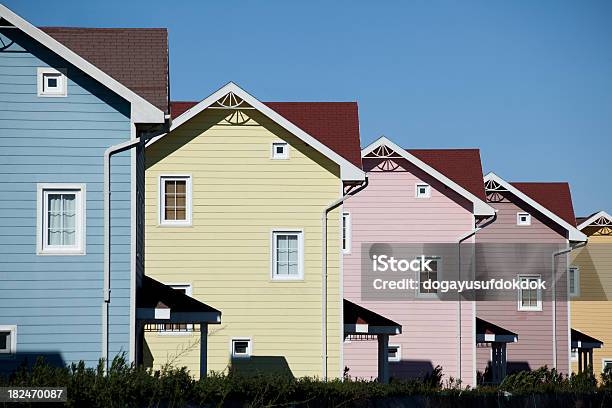 부동산 Estate 다중 색상에 대한 스톡 사진 및 기타 이미지 - 다중 색상, 집, 건물 외관