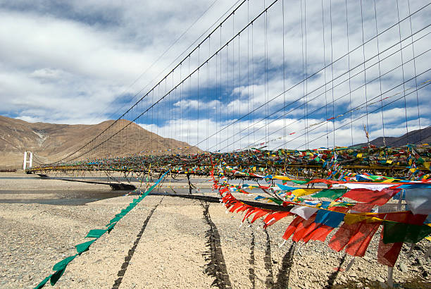 puente tibetano - tibet tibetan culture buddhism writing fotografías e imágenes de stock