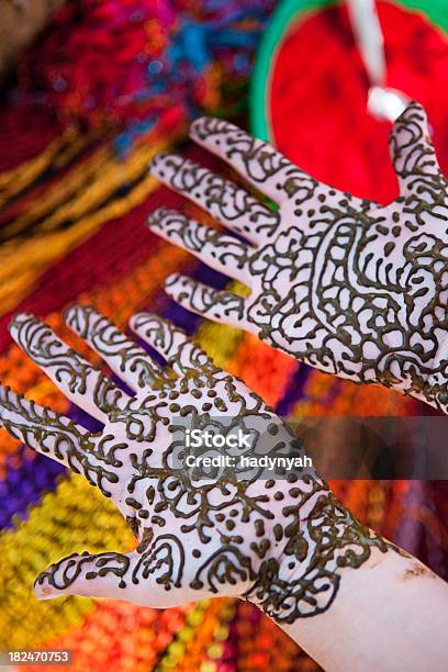 Mani Con Lhennémehndi - Fotografie stock e altre immagini di Adulto - Adulto, Ambientazione esterna, Arte