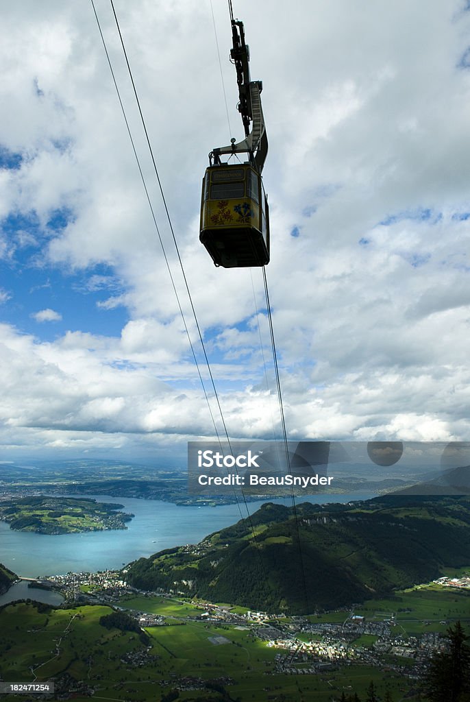 Gondel über dem Kopf - Lizenzfrei Alpen Stock-Foto