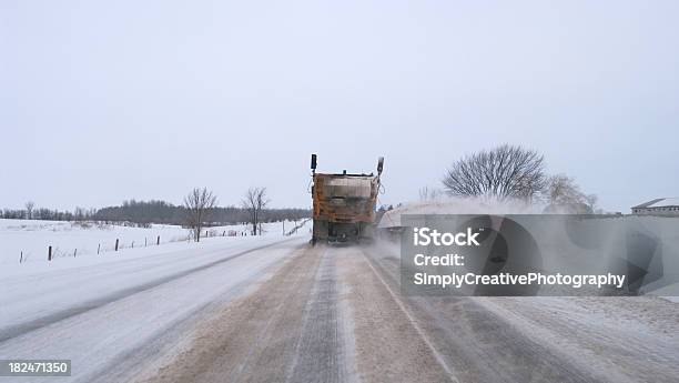 Pług Śnieżny Od Tyłu - zdjęcia stockowe i więcej obrazów Pług śnieżny - Pług śnieżny, Od tyłu, Za