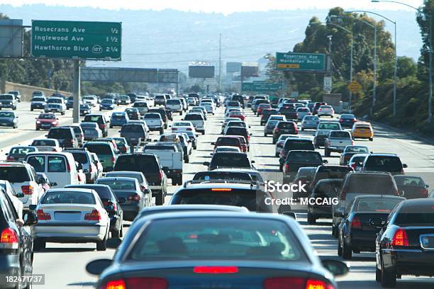 Photo libre de droit de Voitures Dans Lembouteillage À Los Angeles En Californie banque d'images et plus d'images libres de droit de Circulation routière