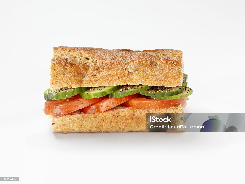 Tomate y pepino sándwich - Foto de stock de Aderezo libre de derechos