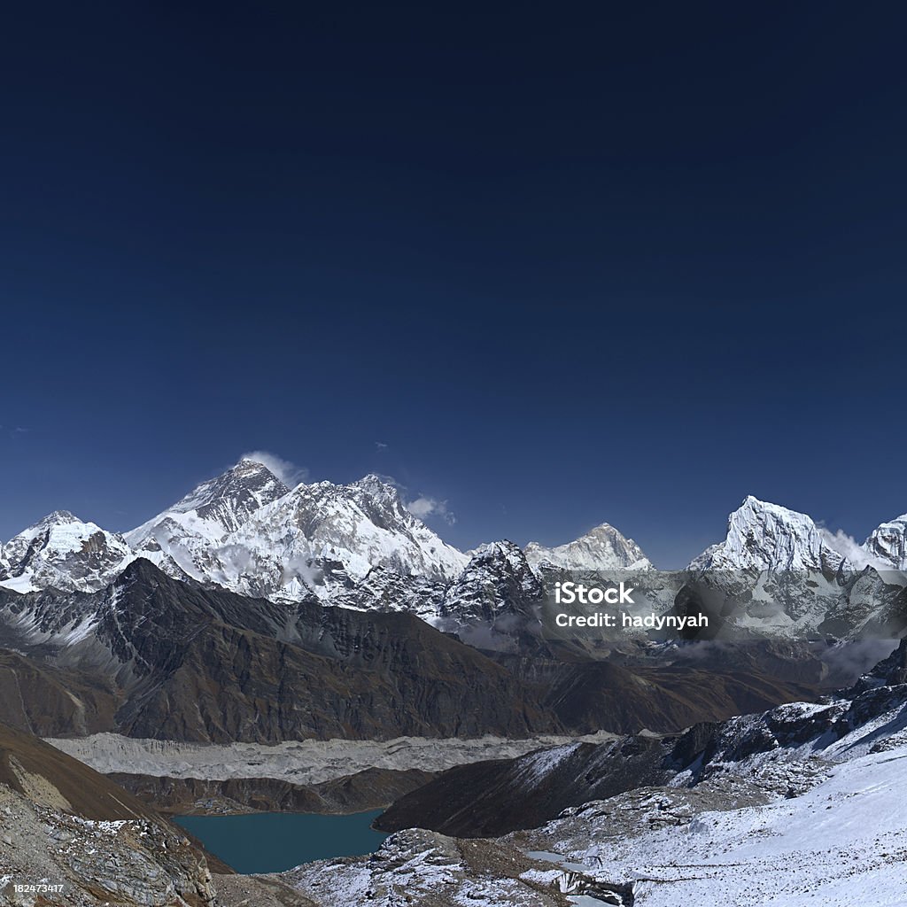 O Monte Everest e de Gokyo Renjo La - Foto de stock de Azul royalty-free