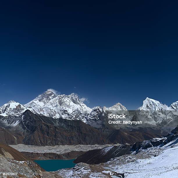 Foto de O Monte Everest E De Gokyo Renjo La e mais fotos de stock de Azul - Azul, Beleza natural - Natureza, Branco