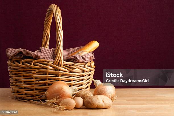 Homegrown Bondad Foto de stock y más banco de imágenes de A cuadros - A cuadros, Alimento, Barra de pan