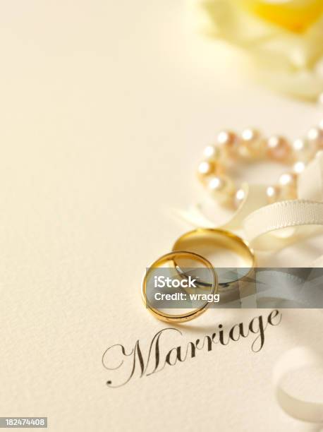 Amor E Casamento - Fotografias de stock e mais imagens de Casamento - Casamento, Dourado - Cores, Anel - Joia