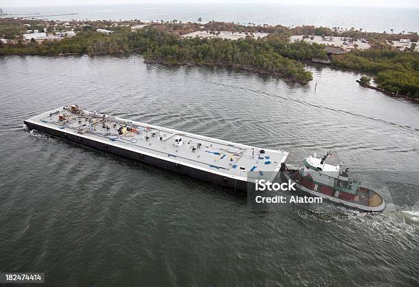 Tug Barco E Combustível Barcaça - Fotografias de stock e mais imagens de Barcaça - Barcaça, Embarcação Industrial, Estados da Costa do Golfo