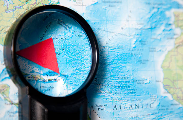 bermuda triangle investigation magnifying glass investigates bermuda triangle bermuda stock pictures, royalty-free photos & images