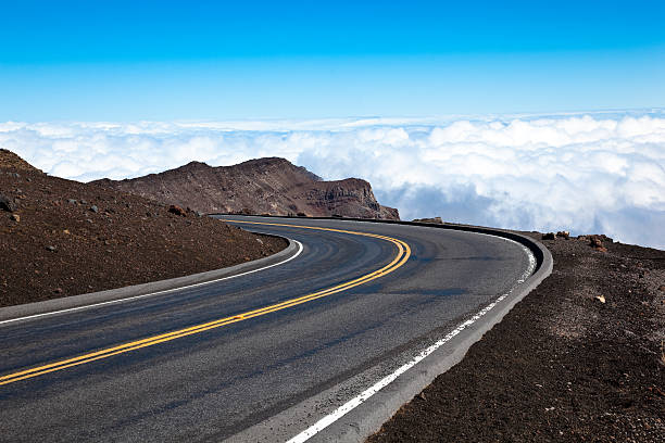 이 로드 할레아칼라 볼케이노, 마우이, 하와이, 미국. - haleakala national park mountain winding road road 뉴스 사진 이미지