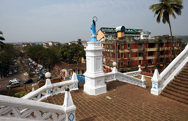 terraza en la iglesia, panjim - panjim fotografías e imágenes de stock