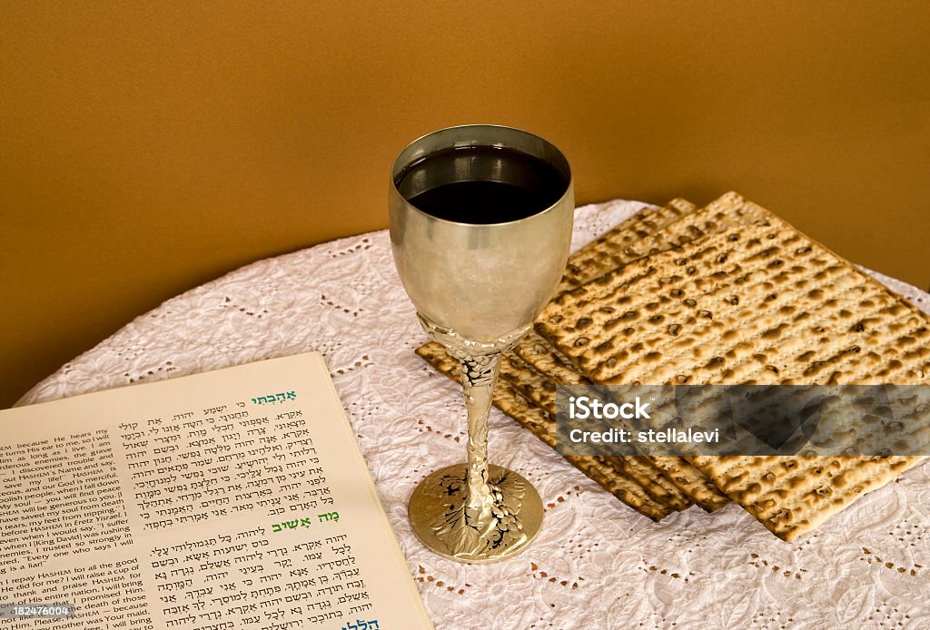 Passover- wina, matza i Hagada książki - Zbiór zdjęć royalty-free (Maca)