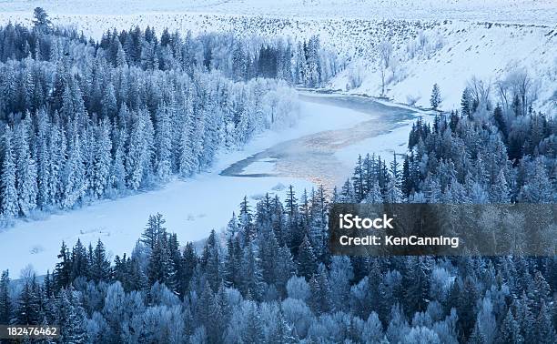 Foto de Rio De Inverno Ao Amanhecer e mais fotos de stock de Inverno - Inverno, Jackson Hole, Wyoming