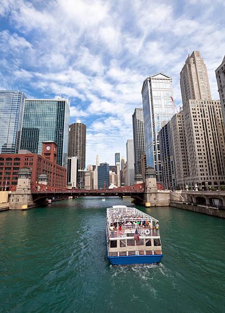 istock Tour Boat on Chicago River 182476578