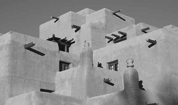 istock Santa Fe architecture in black and white 182476730