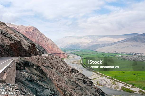 Ocon ̃ Einem Tal In Peru Stockfoto und mehr Bilder von Anden - Anden, Asphalt, Begrenzung