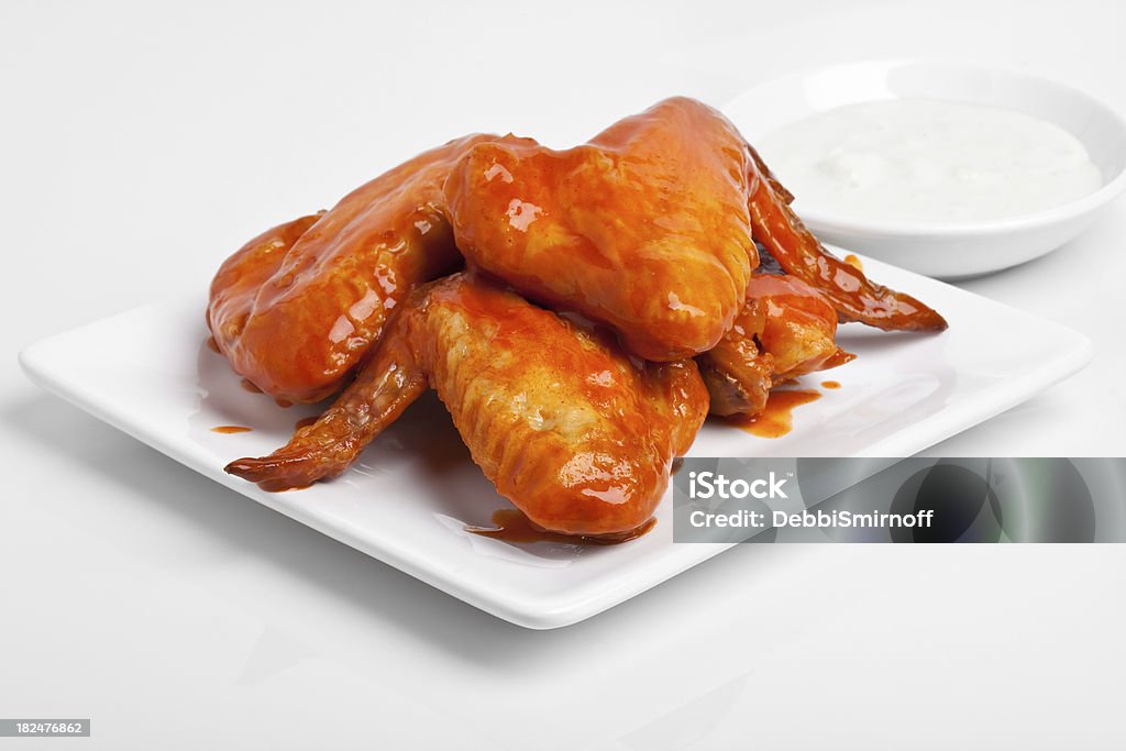 버팔로 윙즈 및 디핑 소스와 - 로열티 프리 닭 날개 스톡 사진