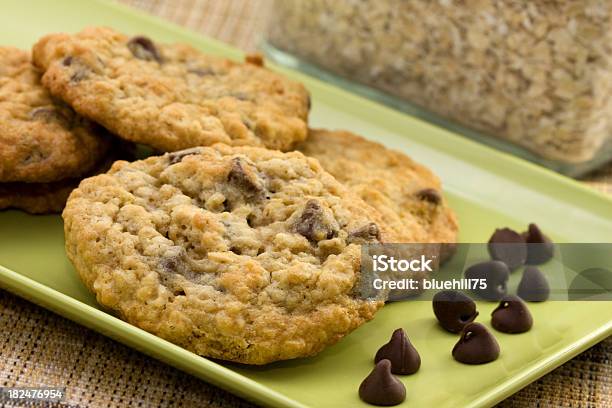 Chocolate Chip Cookies Stockfoto und mehr Bilder von Hafermehl - Hafermehl, Schokoladenkeks, Chocolate Chip