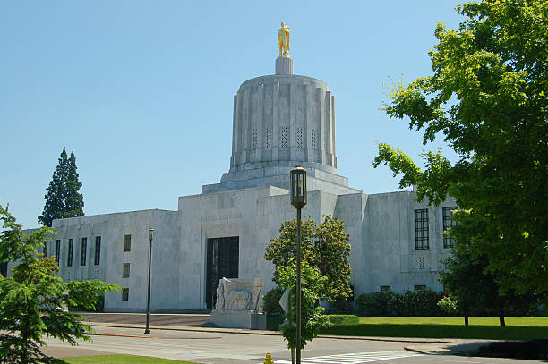 istock Front of Oregon Capitol 182477283