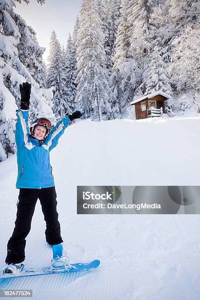 Felice Ragazza Di Snowboard - Fotografie stock e altre immagini di Adulto - Adulto, Allegro, Alpi