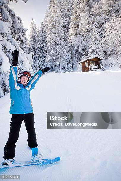 Foto de Feliz Garota De Snowboard e mais fotos de stock de Adulto - Adulto, Alpes europeus, Atividade