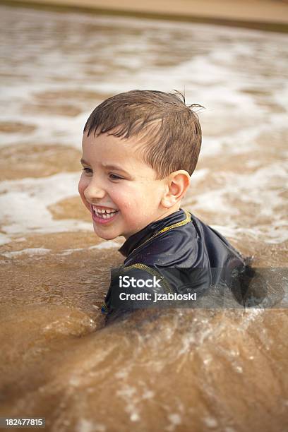 Junge Im Wasser Stockfoto und mehr Bilder von Entspannung - Entspannung, Europäischer Abstammung, Fotografie