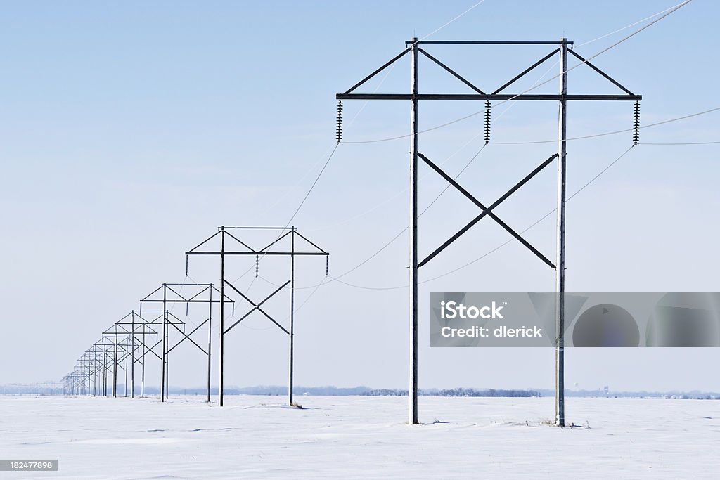 electric power lines в зимний - Стоковые фото Без людей роялти-фри