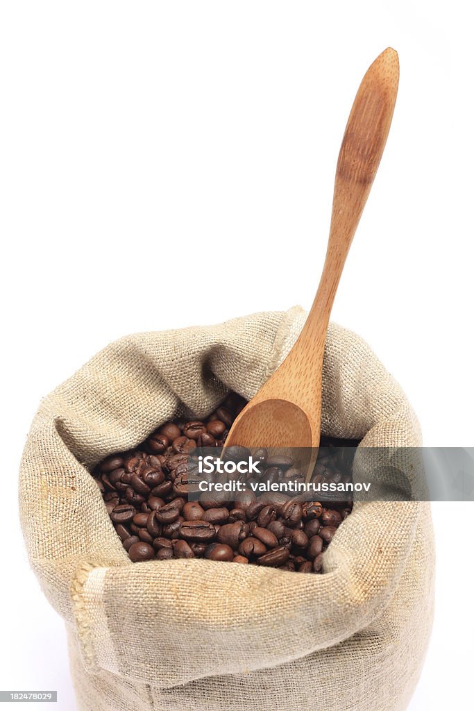 Granos de café en un saco de lona - Foto de stock de Bolsa - Objeto fabricado libre de derechos