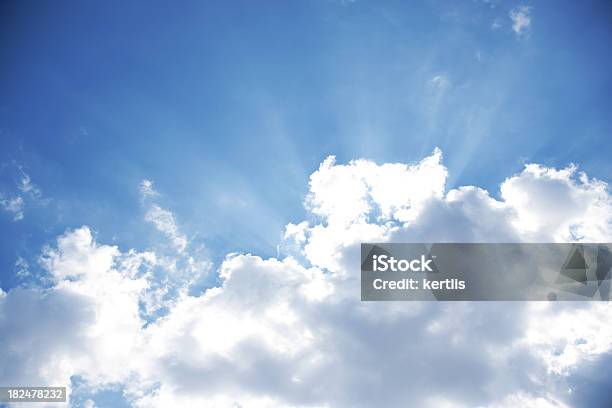 Blue Himmel Stockfoto und mehr Bilder von Nicht-städtisches Motiv - Nicht-städtisches Motiv, Offen - Allgemeine Beschaffenheit, Bedeckter Himmel