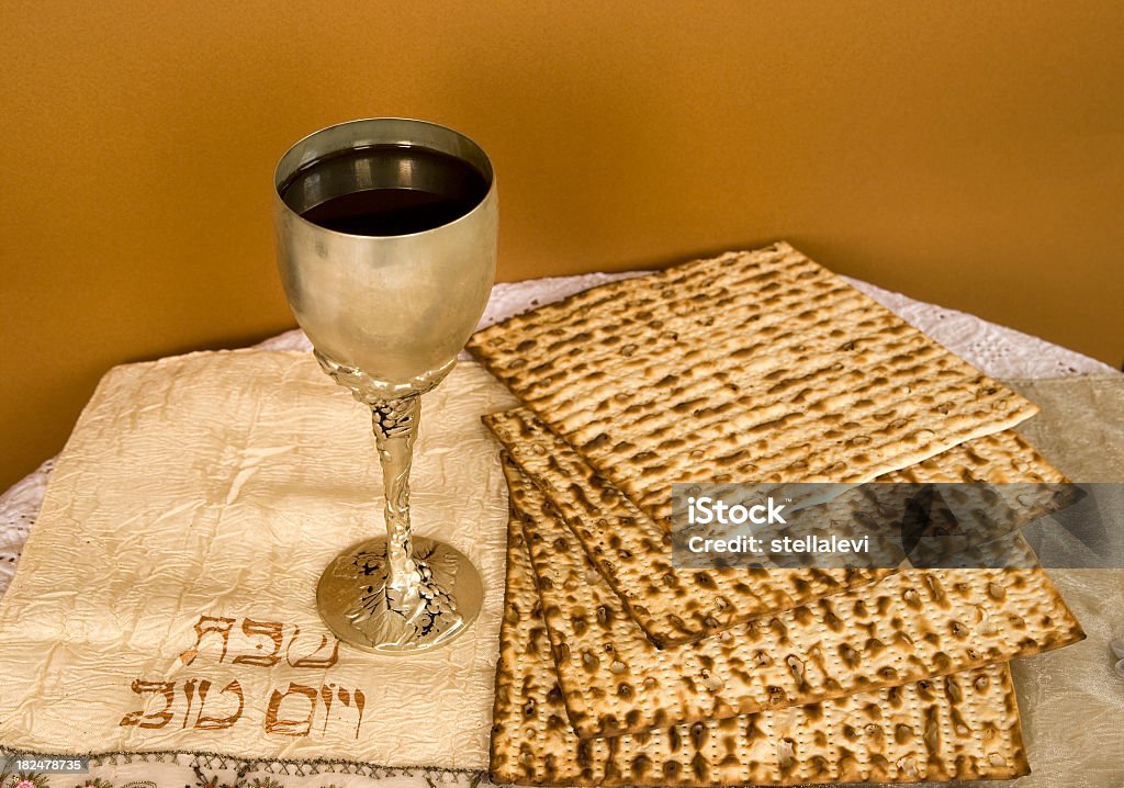 Passover- Matzo y vino - Foto de stock de Pascua Judía libre de derechos