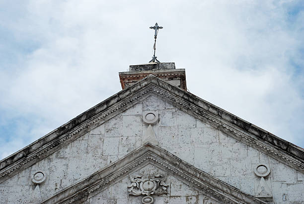 봄 산토 니뇨, 필리핀 - old cross shape stone weathered 뉴스 사진 이미지