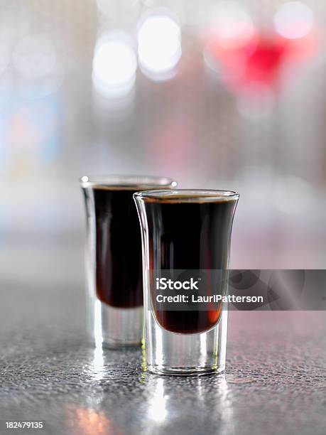 Café Liquore Shooters - Fotografias de stock e mais imagens de Copo Pequeno para Bebida Alcoólica - Copo Pequeno para Bebida Alcoólica, Bebida Alcoólica, Licor